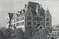Imposantes Gebäude: Abbildung des Baus im Programmheft des K. Humanistischen Gymnasiums Lohr für das Schuljahr 1904/05.&nbsp;