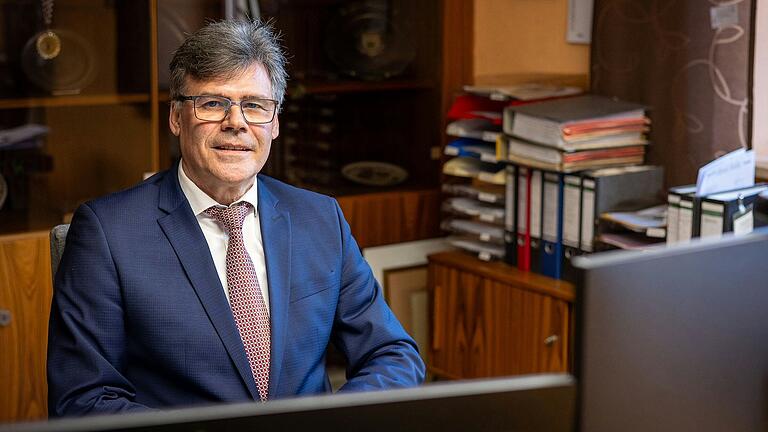 Thomas Sechser, Bürgermeister der Gemeinde Oberaurach, wird den Platz im Tretzendorfer Rathaus räumen. Er tritt 2026 nicht mehr zur Wahl an. Thomas Sechser, Bürgermeister der Gemeinde Oberaurach, wird den Platz im Tretzendorfer Rathaus räumen. Er tritt 2026 nicht mehr zur Wahl an.