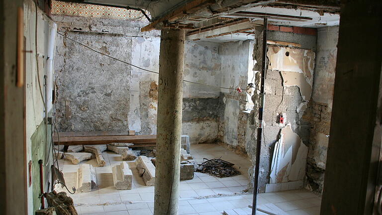Das Innere der ehemaligen Synagoge in Aub. Das Innere der ehemaligen Synagoge in Aub.