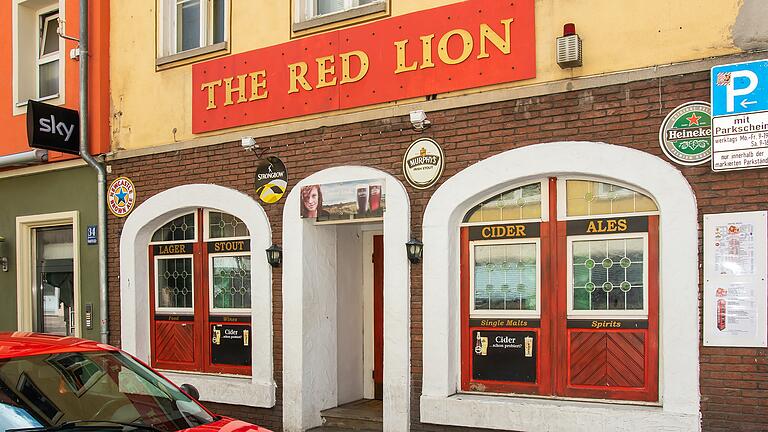 Die Bar The Red Lion an der Ecke Semmelstraß/ Handgasse in Würzburg ist erneut vorübergehend geschlossen. Wann sie wieder öffnen kann, kann der Betreiber derzeit nicht sagen.&nbsp;