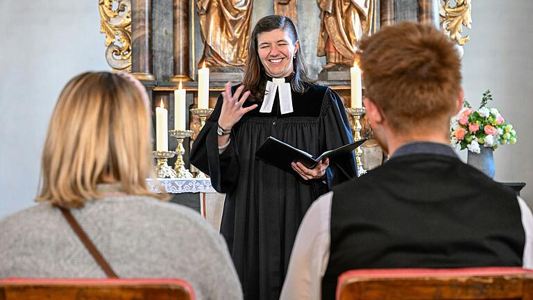 Ganz ohne Planung und Tamtam konnten sich Kurzentschlossene bei einer besonderen Aktion auch in Winterhausen trauen lassen. Vier Pfarrerinnen und Pfarrer, darunter&nbsp;Annika Kringel aus Karlstadt, sprachen die Segensworte.