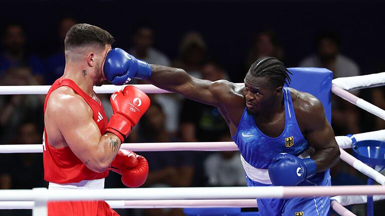 Paris 2024 - Boxen       -  Nelvie Tiafack besiegt den Italiener Diego Lenzi und steht im Olympia-Halbfinale.