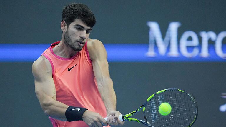 China Open Tennis       -  Carlos Alcaraz gewinnt ein hochklassiges Finale gegen Jannik Sinner.