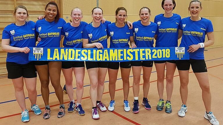 Ungeschlagen hat der TV Oberndorf sich den Meistertitel in der Korbball-Landesliga geschnappt. Es freuten sich (von links) Lena Schuler, Janine Nsiah, Jana Herbert, Jessica Schaar, Sarah Rausch, Jennifer Gahn, Christine Hempel und Susanne Wilhelm.