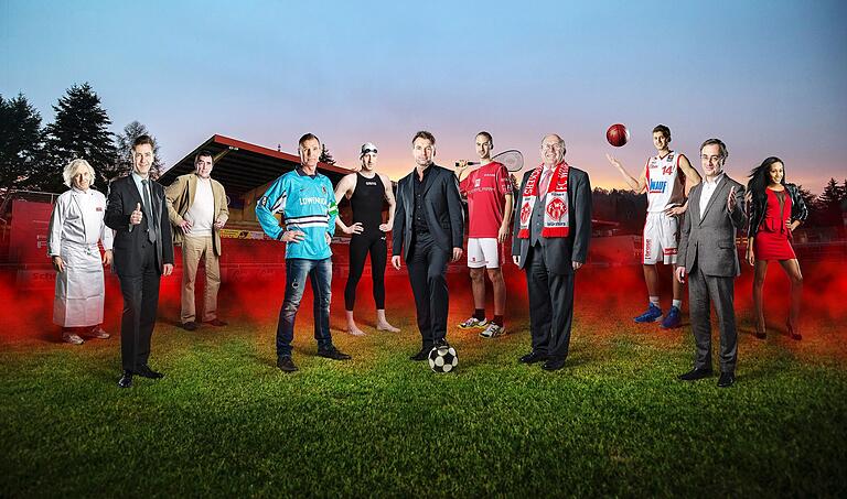 Prominente Unterstützer für das Projekt 3x3 der Würzburger Kickers (von links): Spitzenkoch Bernhard Reiser, der damalige OB-Kandidat Christian Schuchardt, Schauspieler Ingo Klünder, Ex-Fußball-Profi Bernhard Winkler, Weltklasse-Schwimmer Thomas Lurz, der spätere Trainer Bernd Hollerbach, Squah-Profi Simon Rösner, Ex-Bundes-Postminister Wolfgang Bötsch, Basketball-Profi Maximilian Kleber, OB-Kandidat Muchtar Al Ghusain und Sängerin Ursula James. Prominente Unterstützer für das Projekt 3x3 der Würzburger Kickers (von links): Spitzenkoch Bernhard Reiser, der damalige OB-Kandidat Christian Schuchardt, Schauspieler Ingo Klünder, Ex-Fußball-Profi Bernhard Winkler, Weltklasse-Schwimmer Thomas Lurz, der spätere Trainer Bernd Hollerbach, Squah-Profi Simon Rösner, Ex-Bundes-Postminister Wolfgang Bötsch, Basketball-Profi Maximilian Kleber, OB-Kandidat Muchtar Al Ghusain und Sängerin Ursula James.
