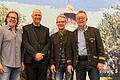 Nach einem begeisternden Kabarettabend in der Versbacher Pleichachtalhalle: Wolfgang Krebs (Zweiter von links) mit den Organisatoren Michael Treutlein, Michael Fabian und Hubert Uhl.