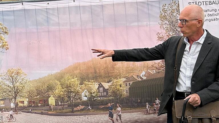 Marktbreits Bürgermeister Harald Kopp zeigt bei einem Ortstermin mit dem Stadtrat, wo es mit der Mainufer-Sanierung langgeht. Ob er 2026 noch einmal als Bürgermeister antritt, sagt er nicht. Marktbreits Bürgermeister Harald Kopp zeigt bei einem Ortstermin mit dem Stadtrat, wo es mit der Mainufer-Sanierung langgeht. Ob er 2026 noch einmal als Bürgermeister antritt, sagt er nicht.