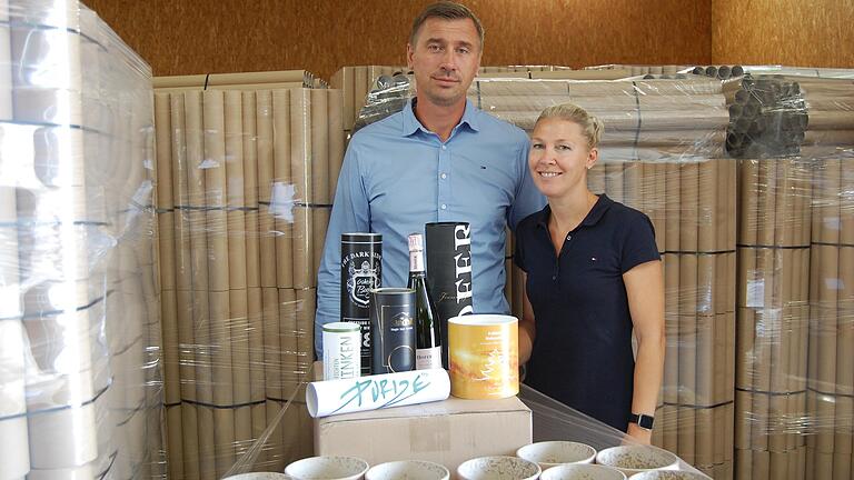 Die Firma Brandt Hülsen GmbH & Co. KG in Oberleichtersbach stellt kaschierte Hülsen her. Geschäftsführer sind Ilona Brandt und Paul Schander. Die Firma Brandt Hülsen GmbH & Co. KG in Oberleichtersbach stellt kaschierte Hülsen her. Geschäftsführer sind Ilona Brandt und Paul Schander.
