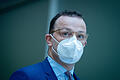 Bundesgesundheitsminister Jens Spahn unterzeichnete am Vormittag die Impfverordnung, derzufolge möglichst ab dem 27. September zunächst Bürger über 80 Jahren und Pflegepersonal gegen das Coronavirus geimpft werden sollen.