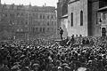 7. April 1919, 16 Uhr: Der schwäbische Schreiner Anton Waibel ruft auf dem Würzburger Neumünsterplatz vor 3000 Würzburgern die Räterepublik aus.&nbsp;