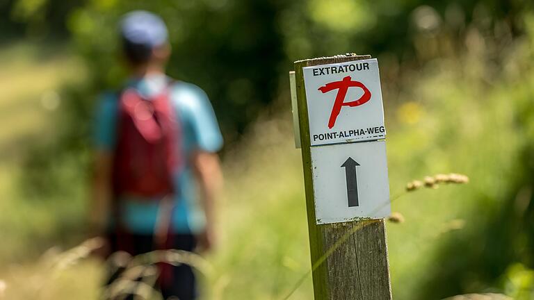 Wandern in der Rhön ist eine Form von Urlaub in Franken. Das 'Land der offenen Fernen' nimmt dabei eine Spitzenstellung ein. Wandern in der Rhön ist eine Form von Urlaub in Franken. Das 'Land der offenen Fernen' nimmt dabei eine Spitzenstellung ein.