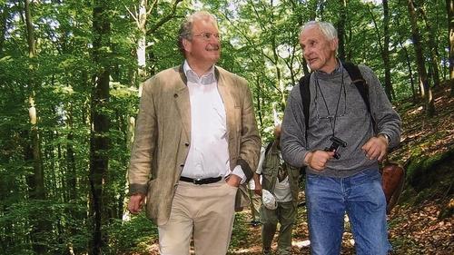 Bei einer Wanderung durch den Böhlgrund sprachen sich Hubert Weiger (links), Vorsitzender des Bund Naturschutz und Bund für Umwelt und Naturschutz Deutschland, und Georg Sperber, der frühere Leiter des Forstamts Ebrach, für einen Nationalpark Steigerwald aus. Bei einer Wanderung durch den Böhlgrund sprachen sich Hubert Weiger (links), Vorsitzender des Bund Naturschutz und Bund für Umwelt und Naturschutz Deutschland, und Georg Sperber, der frühere Leiter des Forstamts Ebrach, für einen Nationalpark Steigerwald aus.