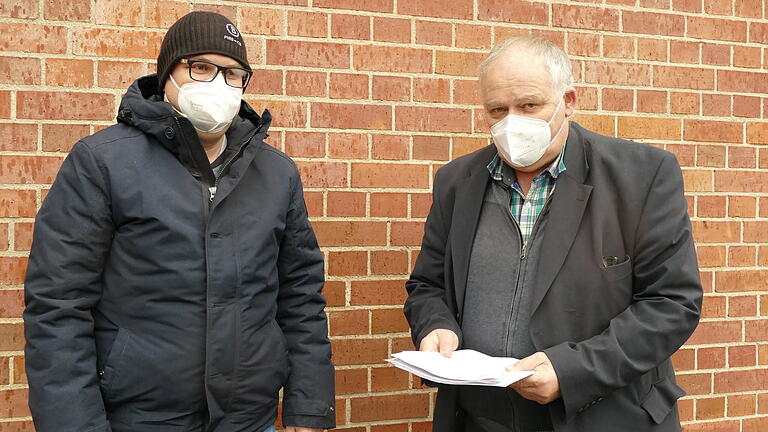 Gewerkschaftler Johannes Wicht (rechts) und T-Systems-Mitarbeiter Thomas Rübensaal wollen den Standort Bamberg nicht kampflos aufgeben. Gewerkschaftler Johannes Wicht (rechts) und T-Systems-Mitarbeiter Thomas Rübensaal wollen den Standort Bamberg nicht kampflos aufgeben.
