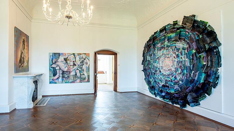 In den letzten Jahrzehnten war das Schloss Oberschwappach für seine Kunstausstellungen bekannt, in denen auch großformatige Werke gezeigt werden konnten.