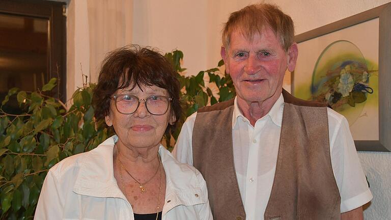 Erwin und Erika Gruber aus dem Fliederweg der Gartenstadt feiern am Donnerstag, 4. November, Diamantene Hochzeit und blicken auf gemeinsame 60 Ehejahre zurück. Was beide heute noch lieben ist, gemeinsam die Welt zu entdecken.