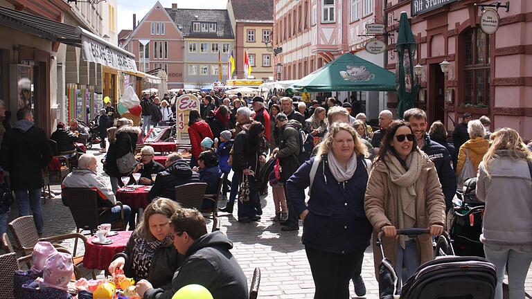 Gut besucht, aber ohne, dass es in Gedränge ausartete, war der Ostermarkt in Karlstadt. Gut besucht, aber ohne, dass es in Gedränge ausartete, war der Ostermarkt in Karlstadt.