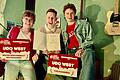 Local heroes 'Bester Newcomeract Deutschlands 2024' und Publikumspreisträger – Udo West können ihr Glück kaum fassen.&nbsp; Im Bild (von links): Toni Hoßman, Jan Kaspers und Ludwig Hoßmann.