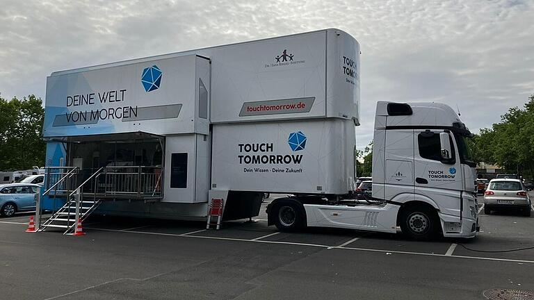 Der TouchTomorrow-Truck mit Informations- und Interaktionsangeboten. Der TouchTomorrow-Truck mit Informations- und Interaktionsangeboten.