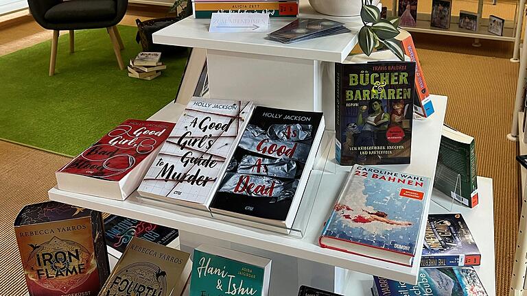 Der BookTok-Tisch in der Stadtbibliothek in Lohr ist sehr beliebt. Der BookTok-Tisch in der Stadtbibliothek in Lohr ist sehr beliebt.