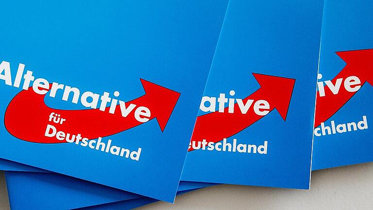 AfD-Logo - Als Vorstufe zu einer möglichen Beobachtung der AfD durch den Verfassungsschutz erwägt der Inlandsgeheimdienst in Bund und Ländern, eine Materialsammlung zur AfD zu erstellen. AfD-Logo - Als Vorstufe zu einer möglichen Beobachtung der AfD durch den Verfassungsschutz erwägt der Inlandsgeheimdienst in Bund und Ländern, eine Materialsammlung zur AfD zu erstellen.