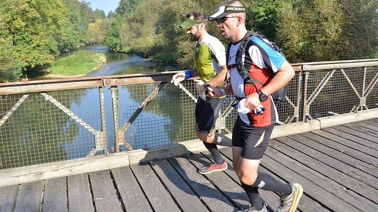 Start des Ultramarathons 'Taubertal 100' an diesem Samstag um 6 Uhr in Rothenburg ob der Tauber.&nbsp;Die Strecke verläuft bis Wertheim weitgehend auf dem Radweg 'Liebliches Taubertal'. Für die 100-Meilen-Distanz laufen die Teilnehmenden weiter am Main entlang bis nach Gemünden.
