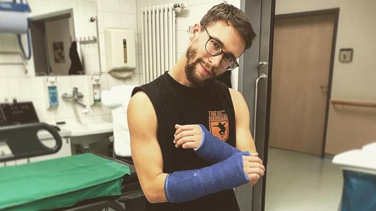 Hot Potatoe Dominik Blenk nimmt die Verletzung in den sozialen Medien mit Humor. Hot Potatoe Dominik Blenk nimmt die Verletzung in den sozialen Medien mit Humor. 