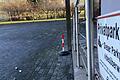 Die Parkplatzreihe gegenüber der Postfiliale in der Karbacher Straße war lange Stadtgepräch: Der Pächter hatte Post-Kunden auf seinen Privatparkplätzen über einen Inkasso-Dienst mit 140 Euro abgemahnt.