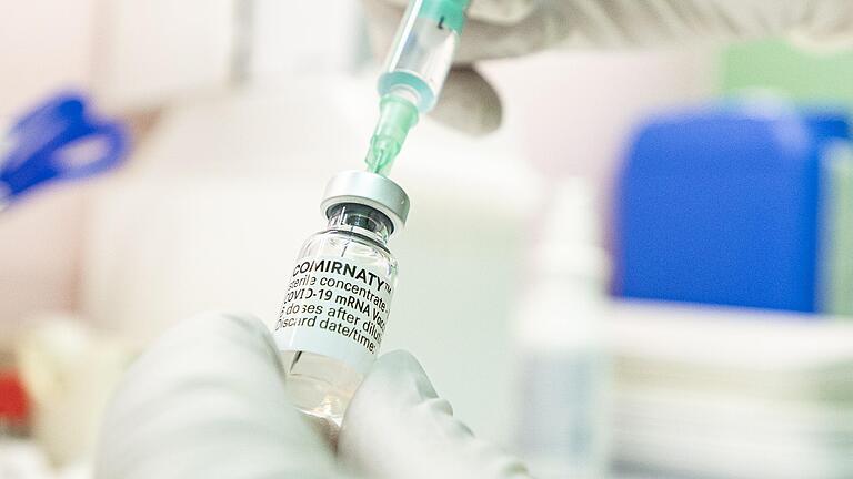 Bei der Drittimpfung kommen ausschließlich mRNA-Impfstoffe von Biontech/Pfizer oder Moderna zum Einsatz. Bei der Drittimpfung kommen ausschließlich mRNA-Impfstoffe von Biontech/Pfizer oder Moderna zum Einsatz.