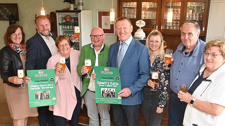 Der Förderverein Spital stellte das Programm für die 13. Ochsenfurter Herbstimpressionen vor. Mit dabei (von links): Zweiter Bürgermeisterin Rosa Behon, Landrat Thomas Eberth, Vorsitzende Renate Lindner, Sponsor und Brauereichef Dietrich Oechsner, Bürgermeister Peter Juks, Katharina Felton von der Tourist-Info der Stadt Ochsenfurt und Volker und Maria Kerber vom Küchenteam des Fördervereins. Der Förderverein Spital stellte das Programm für die 13. Ochsenfurter Herbstimpressionen vor. Mit dabei (von links): Zweiter Bürgermeisterin Rosa Behon, Landrat Thomas Eberth, Vorsitzende Renate Lindner, Sponsor und Brauereichef Dietrich Oechsner, Bürgermeister Peter Juks, Katharina Felton von der Tourist-Info der Stadt Ochsenfurt und Volker und Maria Kerber vom Küchenteam des Fördervereins.