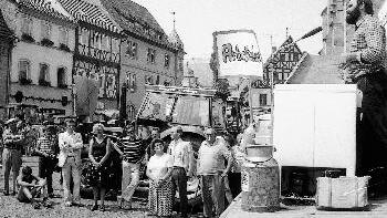 An der Schließung des Butterwerks       -  An der Schließung des Butterwerks vor 20 Jahren in Gerolzhofen änderte auch eine von der Katholischen
Landjugend und den Milcherzeugern organisierte Protestkundgebung auf dem Marktplatz (Foto) im Juni 1983 nichts.
Hauptredner war der früheren Landjugend-Landesvorsitzende Sepp Bichler. ARCHIV-