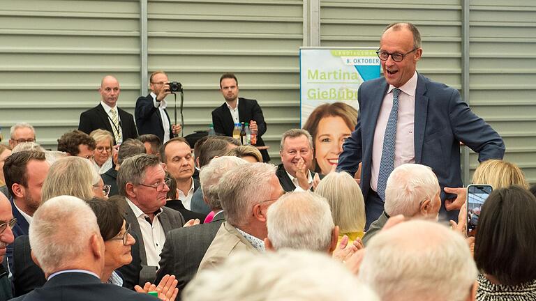 In Schweinfurt ließ sich CDU-Chef Friedrich Merz am Donnerstag von Wirtschaftsvertretern feiern.