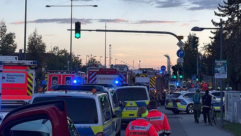 Unfall mit zwei Linienbussen in Regensburg       -  Ein Linienbus ist auf einer Donaubrücke in einen vorausfahrenden Bus gefahren.