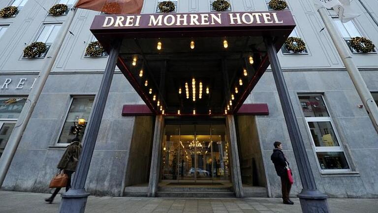 Das Hotel 'Drei Mohren' in Augsburg. Eine Amnesty-International-Gruppierung fordert, die Traditionsherberge umzubenennen.