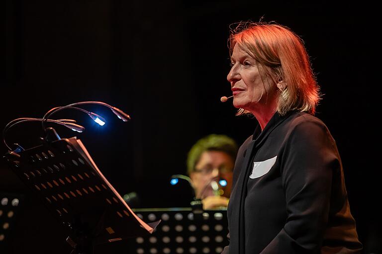 Sonst kennt man Dagmar Manzel als Kommisarin aus dem Franken Tatort. Sonst kennt man Dagmar Manzel als Kommisarin aus dem Franken Tatort.