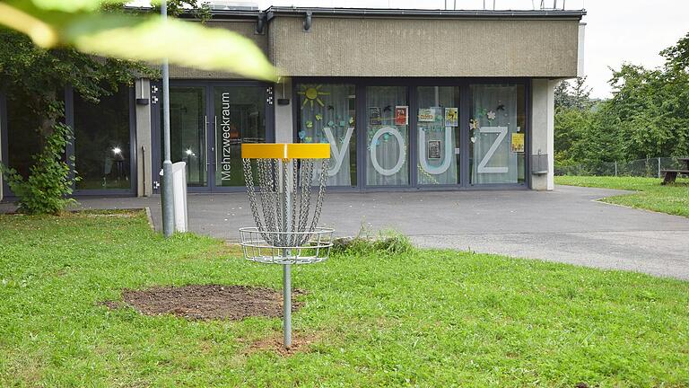 Ein ILE-geförderter Discgolf findet man am Jugendzentrum YOU-Z an der Maintalhalle.