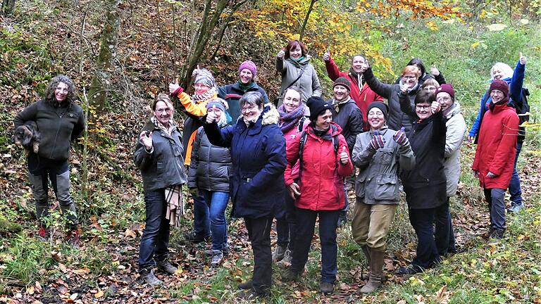 Gut gelaunt und mit großer Waldbegeisterung trafen sich die Waldbesitzerinnen und Organisatorinnen vom AELF im Thüngener Affental.