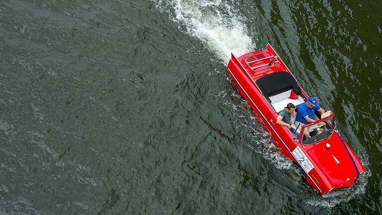 Amphicar auf Achse.