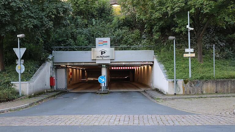 Wegen Sanierungsarbeiten muss das Altstadtparkhaus unter dem Schlossplatz im kommenden Jahr zeitweise gesperrt werden.&nbsp;