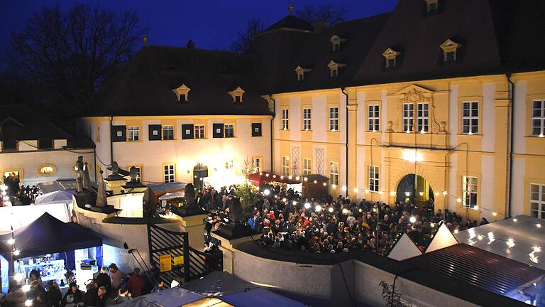 Weihnachtsmarkt vor Schlosskulisse: In Oberschwappach lädt die Blaskapelle am Wochenende zum vorweihnachtlichen Markttreiben ein (Archivbild). Weihnachtsmarkt vor Schlosskulisse: In Oberschwappach lädt die Blaskapelle am Wochenende zum vorweihnachtlichen Markttreiben ein (Archivbild).