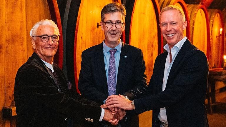 Arno-Malte Uhlig (Präsident Bayerischer Golfverband), Christian Schuchardt (Oberbürgermeister Stadt Würzburg), Bernhard May (Präsident Golf Club Würzburg). Arno-Malte Uhlig (Präsident Bayerischer Golfverband), Christian Schuchardt (Oberbürgermeister Stadt Würzburg), Bernhard May (Präsident Golf Club Würzburg).