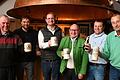 Vereint gegen das Einheitsbier der Konzerne: die regionalen Bierbrauer (von links) Karl Wolf (Brauerei Wolf, Rüdenhausen), Jacob Pritzl (Kauzen-Bräu, Ochsenfurt), Peter Himmel (Brauerei Kesselring, Marktsteft), Dietrich Oechsner (Brauerei Oechsner, Ochsenfurt), Martin Rank (Brauerei Düll, Gnodstadt) und Karl-Heinz Pritzl (Kauzen-Bräu, Ochsenfurt).&nbsp;
