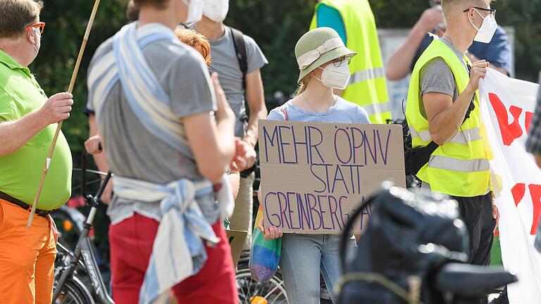 Das Thema Verkehr polarisiert, das sah man auch auf einer Demo für einen weniger motorisierten Verkehr in Würzburg im vergangenen Sommer.&nbsp;