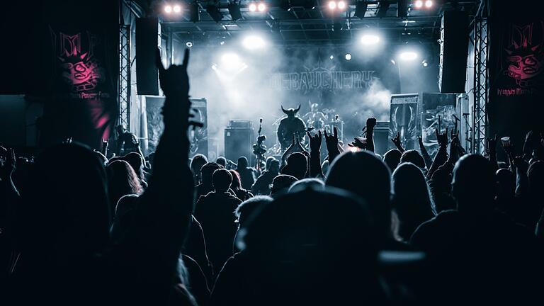 Auf dem 'Infernum Meets Porkcore Fistevil'&nbsp; 2023 werden Ende August 16 Bands für Moshpits und Walls of Death sorgen. Das Foto zeigt die Stuttgarter Band Debauchery bei ihrem Auftritt im Jahr 2021.