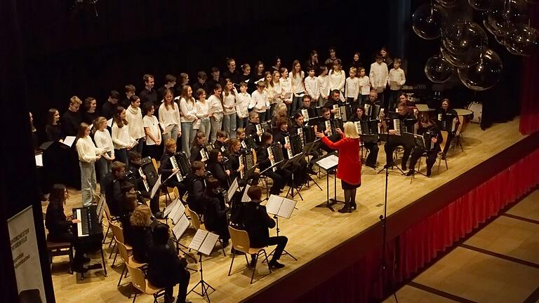 Viel Applaus gab es beim Akkordeonkonzert der städtischen Musikschule Marktheidenfeld.