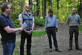 Protagonisten beim Waldbegang in Altenstein: (von links) Bürgermeister Wolfram Thein, Forstoberrat Andreas Leyrer, Revierförster Wolfgang Meiners und Forstanwärter Jan Bergmann.