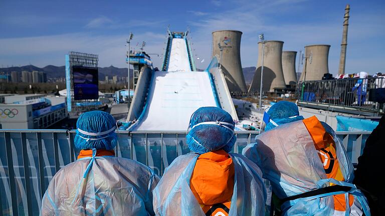 Da kommt Winterstimmung auf: Die Sportstätte Big Air Shougang für die Olympischen Winterspiele in Peking verzaubert mit ihrem idyllischen Reiz.