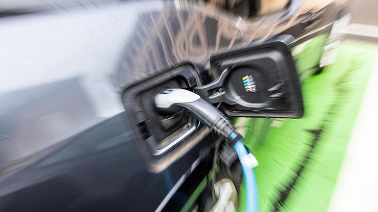 Das Klinikum Aschaffenburg-Alzenau wirbt mit kostenlos zur Verfügung gestellten E-Autos um Pflegekräfte (Symbolbild).