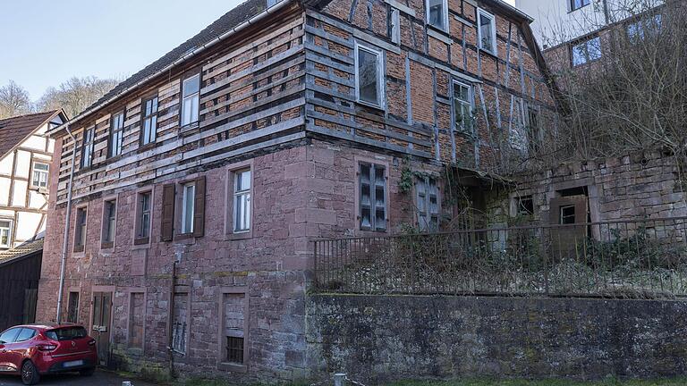 Die Stadt Rieneck plant, die leerstehende frühere Fliesenbachmühle vom Freistaat zu erwerben. Eine Befunduntersuchung soll mögliche Nutzungskonzepte klären helfen. Die Stadt Rieneck plant, die leerstehende frühere Fliesenbachmühle vom Freistaat zu erwerben. Eine Befunduntersuchung soll mögliche Nutzungskonzepte klären helfen.
