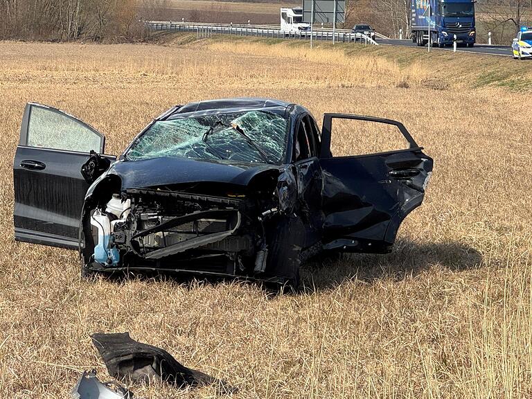Der am Unfall beteiligte Ford überschlug sich mehrere Male.