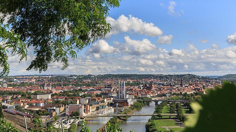 Momentan liegt die Inzidenz in der Stadt bei 42,2. Wie ist sie in den unterschiedlichen Stadtteilen? Unser Bild ist am Würzburger Stein entstanden.&nbsp;&nbsp;